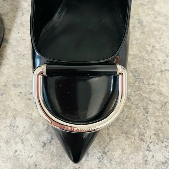 Brand new BURBERRY black pumps! Size 39 never worn. - Picture 2 of 6